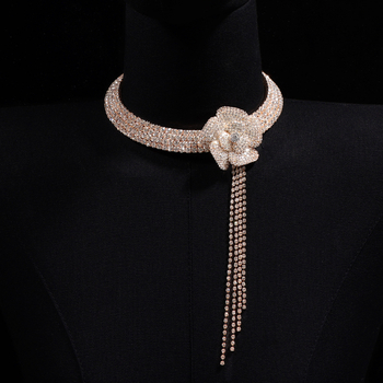 Colier din cupru cu pandantiv din rhinestones, lanț drept, design floral-geometric, greutate 300 g