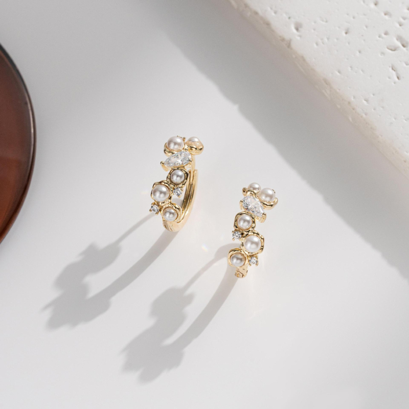 Cercei geometrici minimalist din cupru, placare electrolitică - Zero fashion jewelry, lansare toamnă 2024