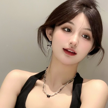 Cercei cu design asimetric de fluture din zirconiu, oțel titan, tijă ceramică