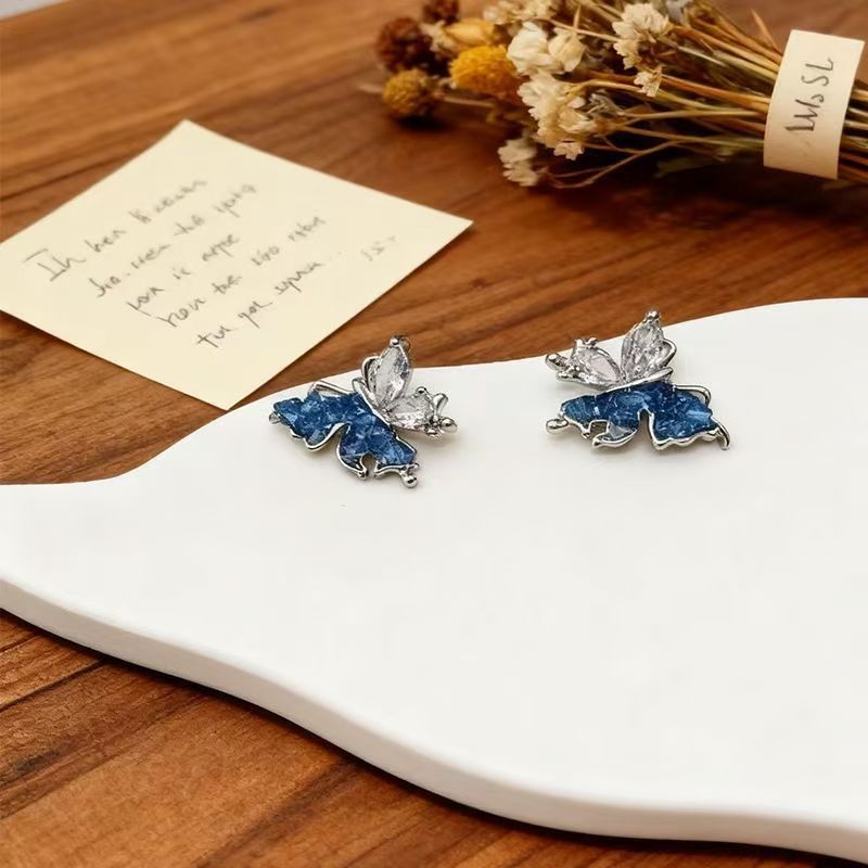 Bow-tie formájú fülbevalók, réz + ezüst tüske, 925 ezüst füllyukak, elektroplakolás, mindennapi stílus