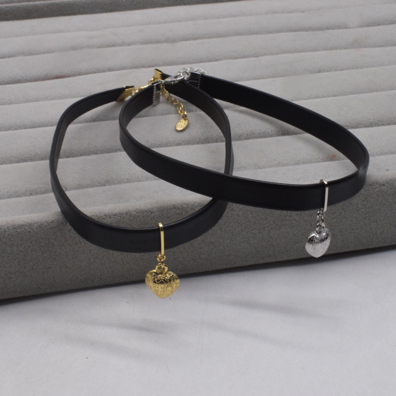 Bőr nyaklánc szerelmes medállal, ins stílusban, női ékszer (Anyag: Bőr; Stílus: Ins; Medál: Szerelmes; Kategória: Nyaklánc; Célcsoport: Nők)