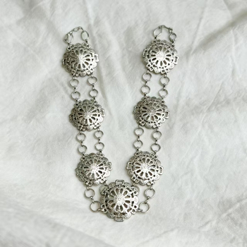 Pásová reťaz v etnickom štýle zo zliatiny, dvojité vrstvenie, dĺžka 110 cm, šírka 2-4 cm