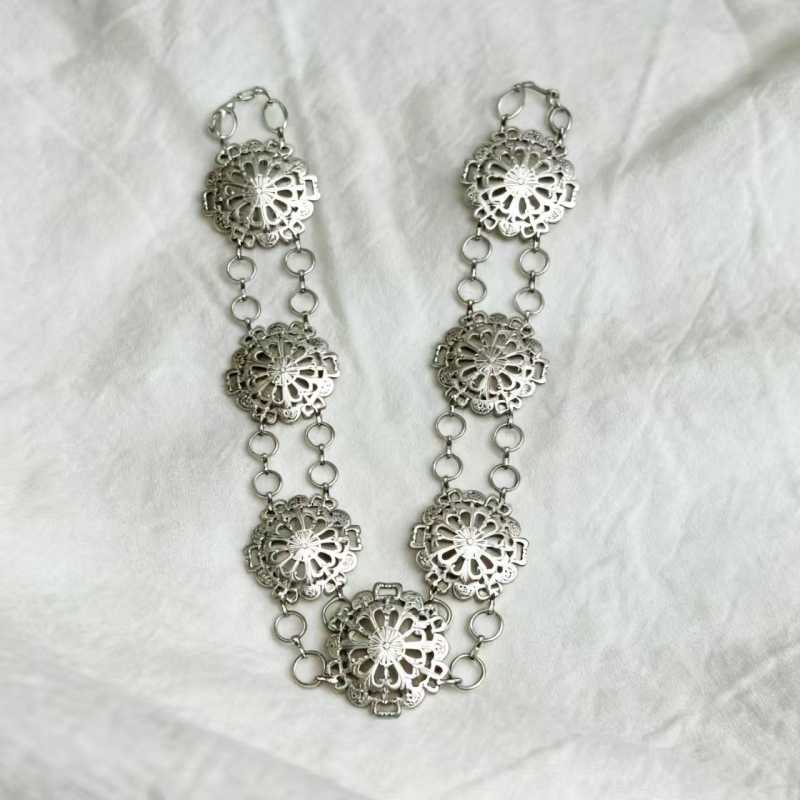 Pásová reťaz v etnickom štýle zo zliatiny, dvojité vrstvenie, dĺžka 110 cm, šírka 2-4 cm