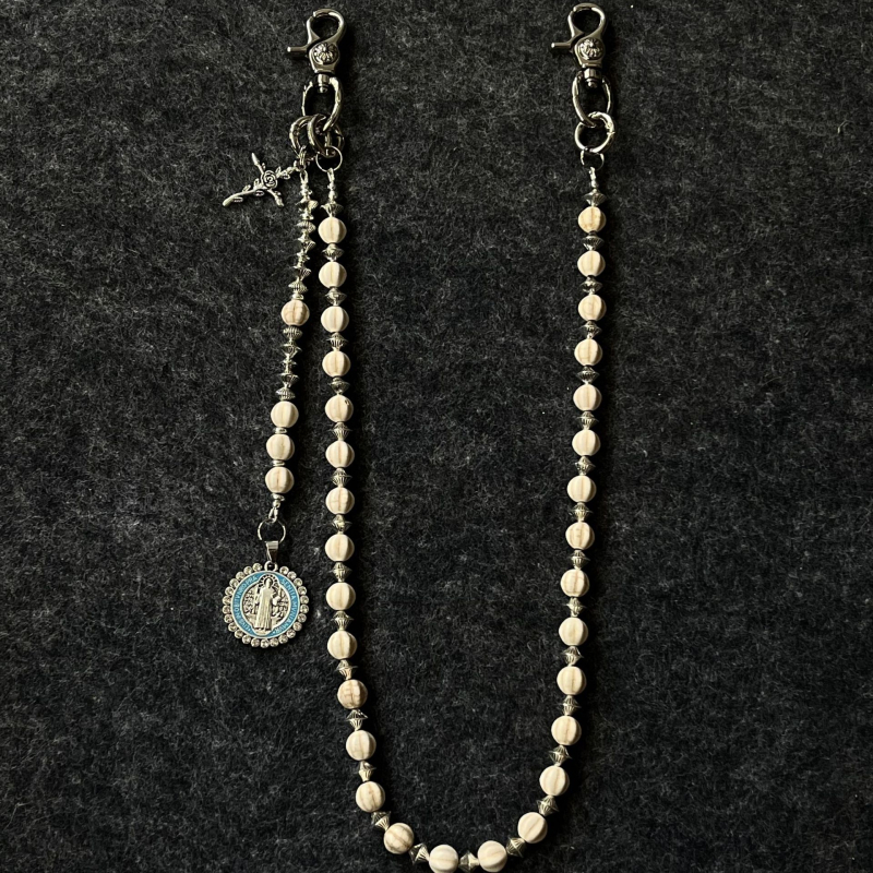 Pásová retiazka s krížovým príveskom a korálkami z borovicového kameňa — ručne vyrobená z kovu, unisex hip-hop štýl, model K2003