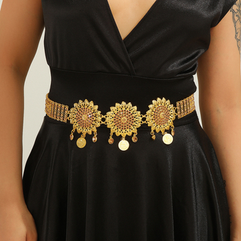 Pásový náhrdelník s motívmi slnečnice a margarétky, prívesok na mincu; materiál: zliatina; spracovanie: elektroplatina; štýl: originálny dizajn; tvar: ženský geometrický; výrobné číslo: St309