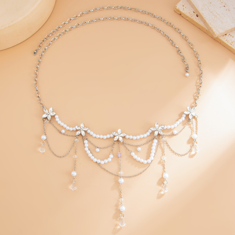 Pásová retiazka s strapcami, kvietkovými perličkami a krištáľmi, ručne vyrobená zo zliatiny