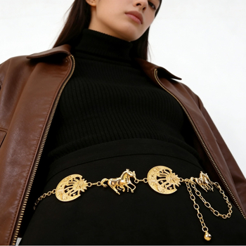 Csípőlánc fém, lovas fej dizájn, csillag–hold motívum – cinkötvözet, galván bevonat, sztár utcai stílus (S3950)