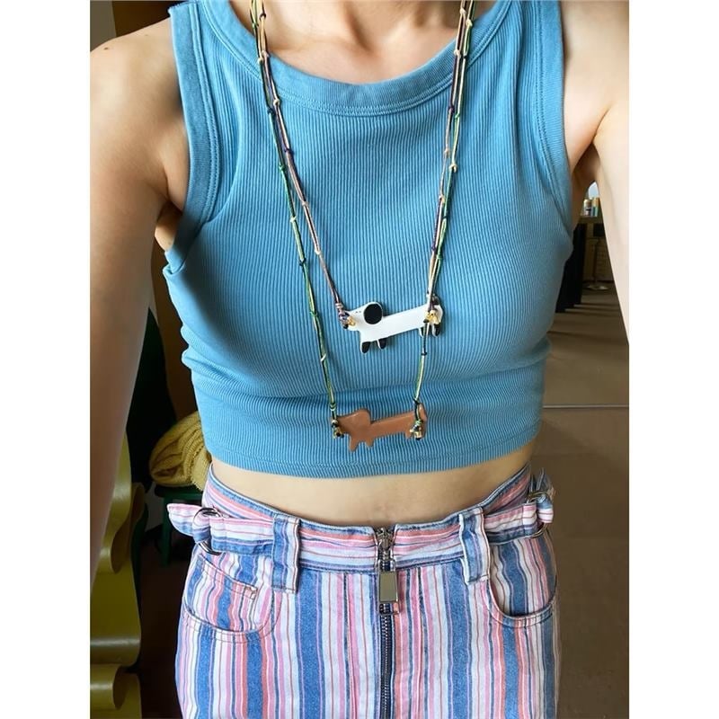 Kötött nyaklánc rajzfilm kutya motívummal, műgyöngyökkel, eredet: Jinhua, 2023 tavasz megjelenés