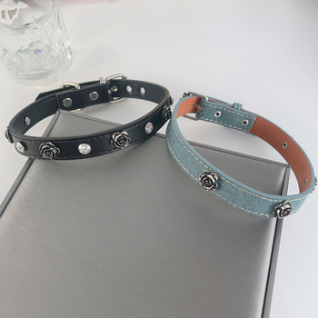 Choker náhrdelník s kvetinovým tvarom z PU, prívesok zliatiny, obvod 41–50 cm, hmotnosť 30–43 g