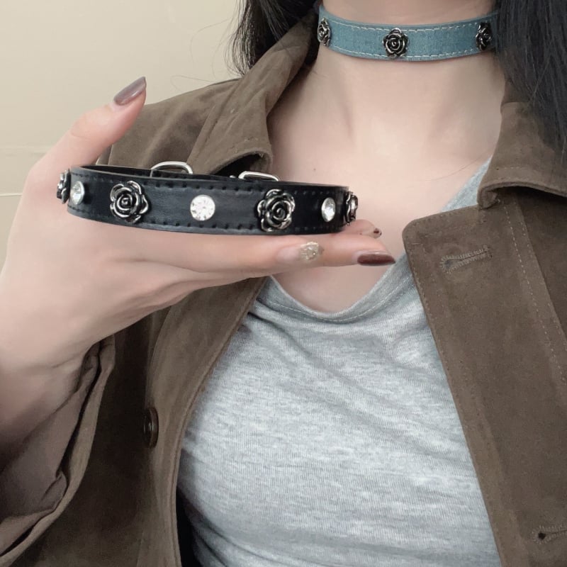 Choker náhrdelník s kvetinovým tvarom z PU, prívesok zliatiny, obvod 41–50 cm, hmotnosť 30–43 g