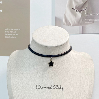 Ženski minimalistički choker ogrlica s kožnim lancem