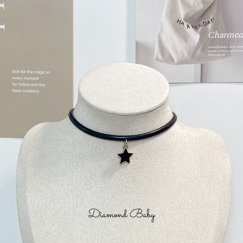 Ženski minimalistički choker ogrlica s kožnim lancem