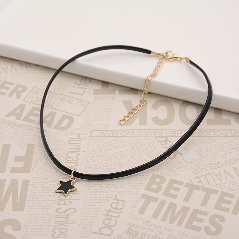 Ženski minimalistički choker ogrlica s kožnim lancem
