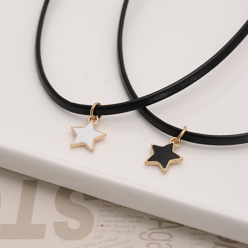 Ženski minimalistički choker ogrlica s kožnim lancem