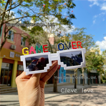 Jocīgas mozaīkas saulesbrilles – fotorekvizīts, polikarbonāta rāmis, pilnais rāmis, Thumbs-up zīmols, 2021