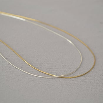 Ogrlica Miya Sophia Jewelry: bakar elektroplatirano, lanac zmijskog kostiju s geometrijskim dizajnom, 10 g