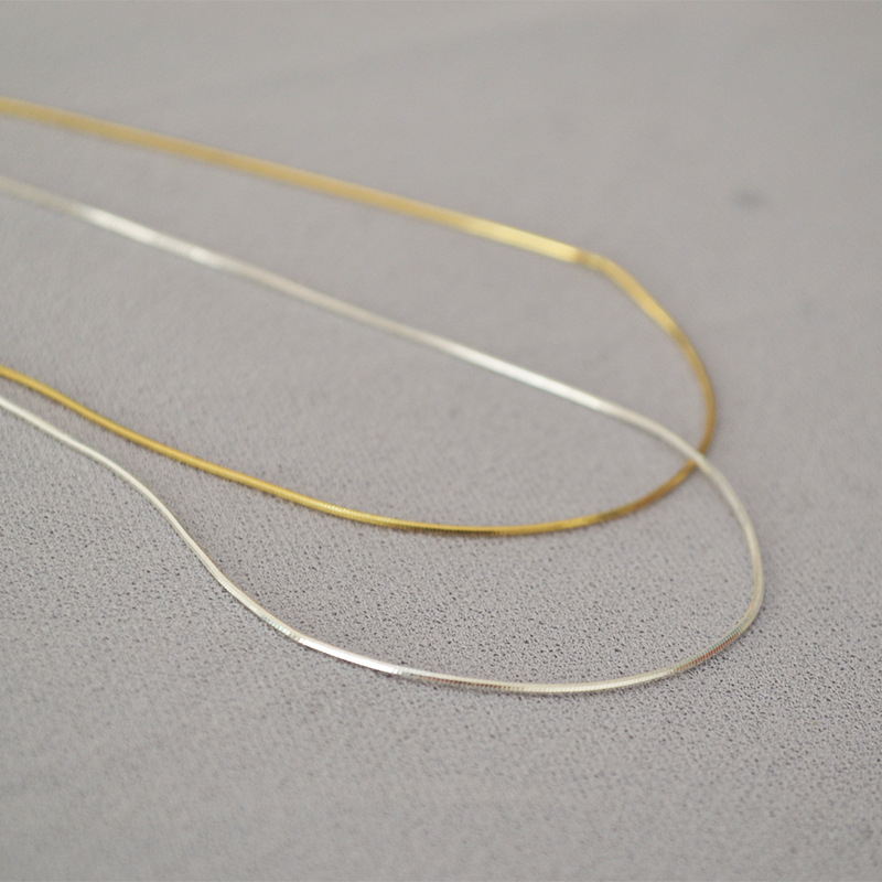 Ogrlica Miya Sophia Jewelry: bakar elektroplatirano, lanac zmijskog kostiju s geometrijskim dizajnom, 10 g