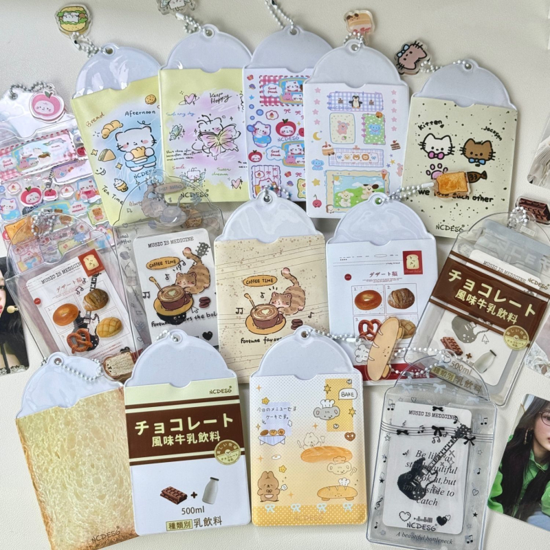 Caurspīdīgs PVC kartes turētājs kā kulons, kods T6393; dāvana dzimšanas dienai vai svētkiem; bez logotipa; bez pielāgošanas; bez IP atļaujas