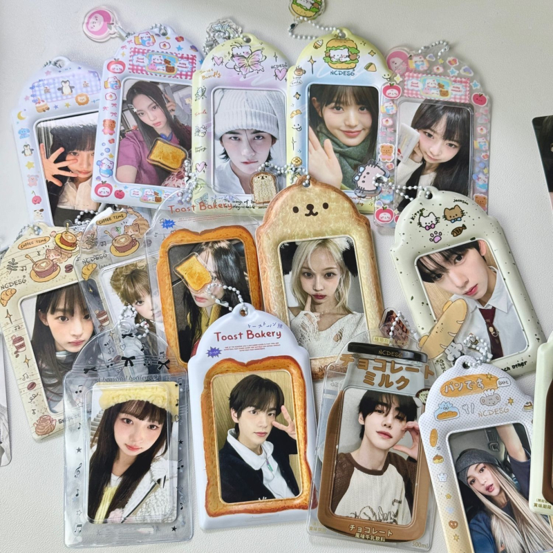 Caurspīdīgs PVC kartes turētājs kā kulons, kods T6393; dāvana dzimšanas dienai vai svētkiem; bez logotipa; bez pielāgošanas; bez IP atļaujas