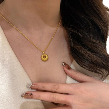 Геометрично колие от позлатена мед със Seiko обработка, пролет 2025