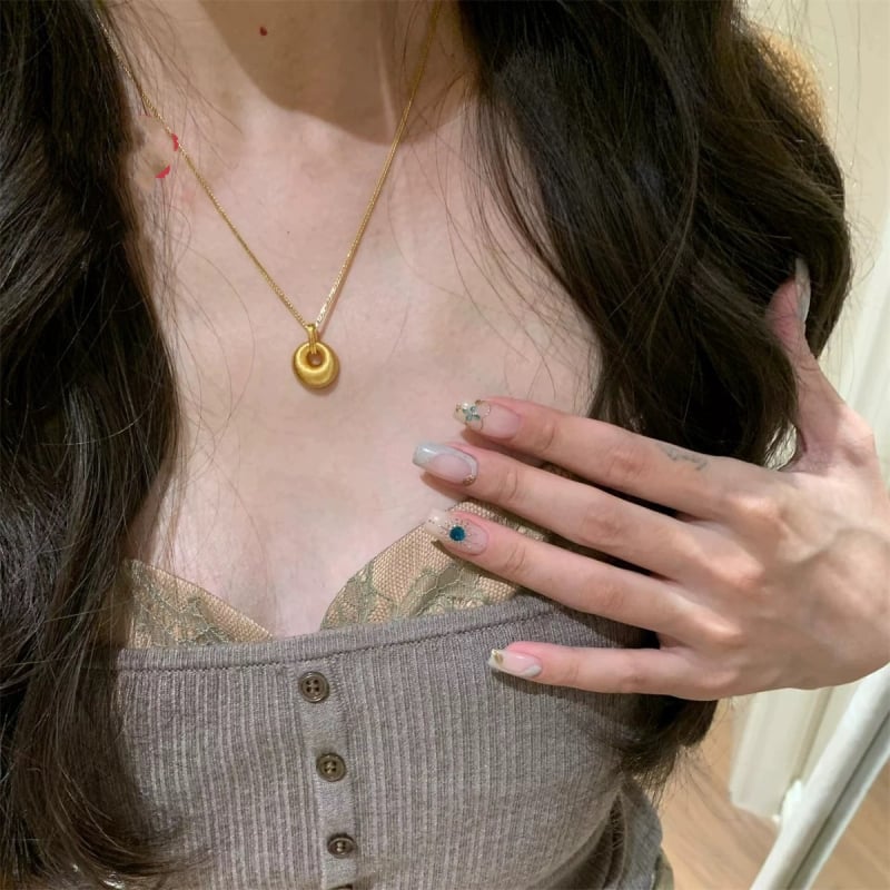 Геометрично колие от позлатена мед със Seiko обработка, пролет 2025