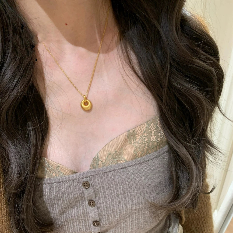 Геометрично колие от позлатена мед със Seiko обработка, пролет 2025