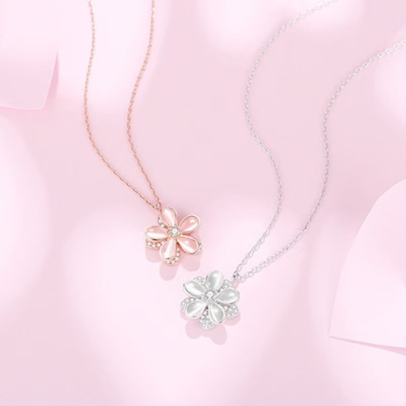 Огърлица с 360° въртене на прасковено цветче, флорална форма, позлатена медна основа, марка Mother Buddha, Есен 2025