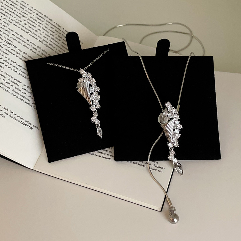 Geometrický kovový náhrdelník s príveskom z matky perly, elektroplakovaný povrch, viacvrstvový dizajn – Ronerai