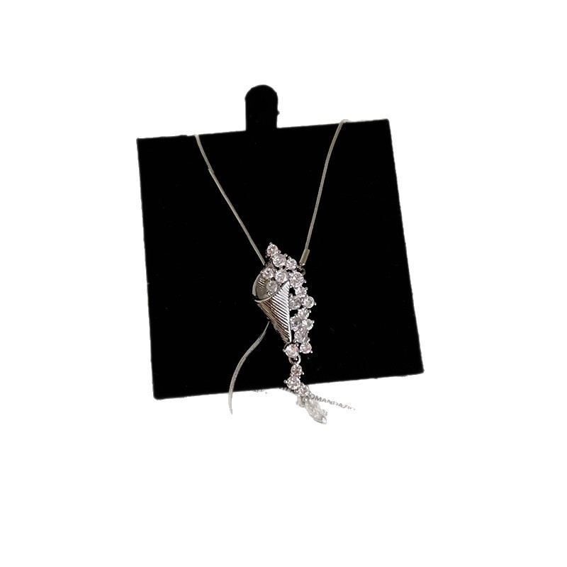 Geometrický kovový náhrdelník s príveskom z matky perly, elektroplakovaný povrch, viacvrstvový dizajn – Ronerai