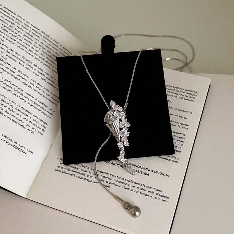 Geometrický kovový náhrdelník s príveskom z matky perly, elektroplakovaný povrch, viacvrstvový dizajn – Ronerai