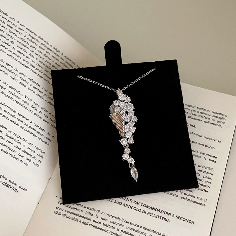 Geometrický kovový náhrdelník s príveskom z matky perly, elektroplakovaný povrch, viacvrstvový dizajn – Ronerai