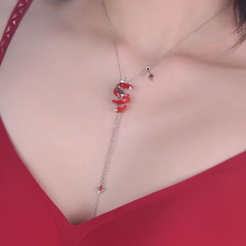 Колие с ябълков резен, геометрична електроплатирана медна висулка, оригинален дизайн, ключична верига, пролет 2025