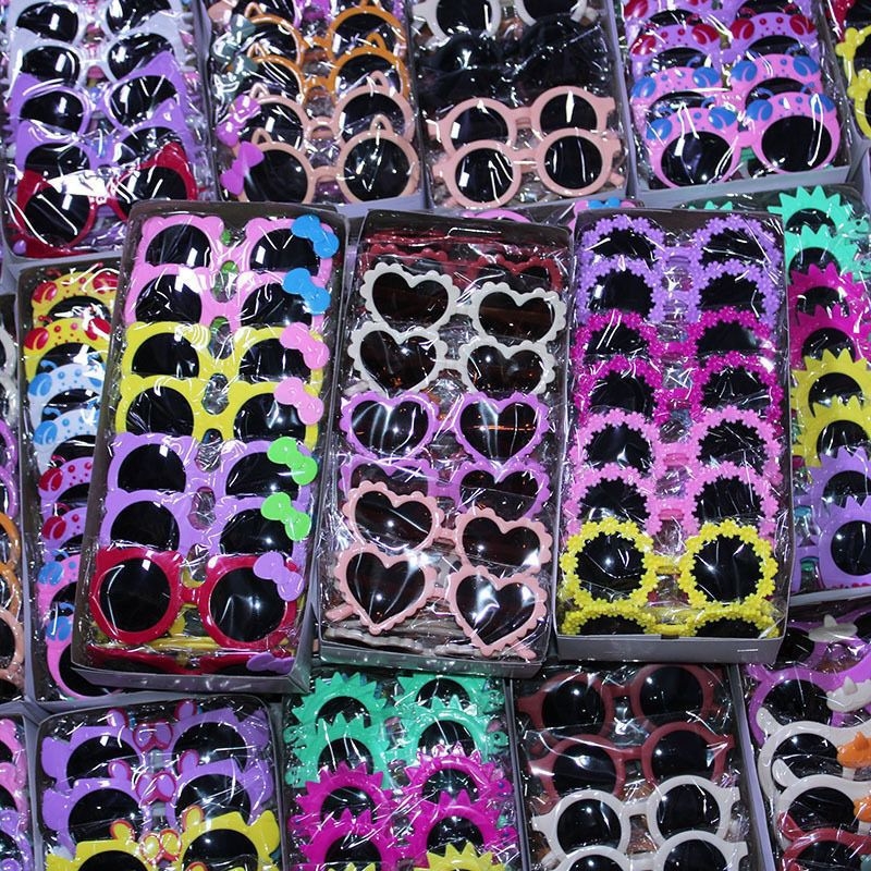 Detské slnečné okuliare – Značka Unique, Nepolarizované, UV odolnosť: Iná, rám: TR+metal, Šošovky: set, Štýl: špeciálne tvarované zrkadlo, Priepustnosť: Kategória 2 slnečné zrkadlo, Jar 2024