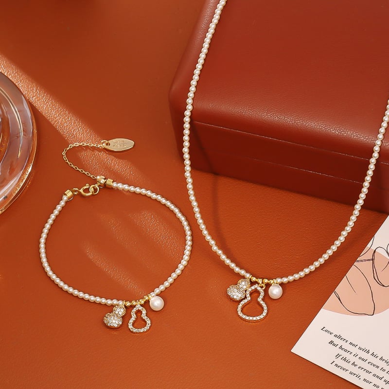 Ogrlica s privjeskom u obliku tikve, cirkon u bakru, bakar pozlaćen pravim zlatom, klasični lančić, 41-50 cm