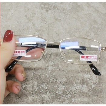 Olvasószemüveg gyanta lencsékkel és kékfény elleni bevonattal, teljes keret, négyszögletes formájú