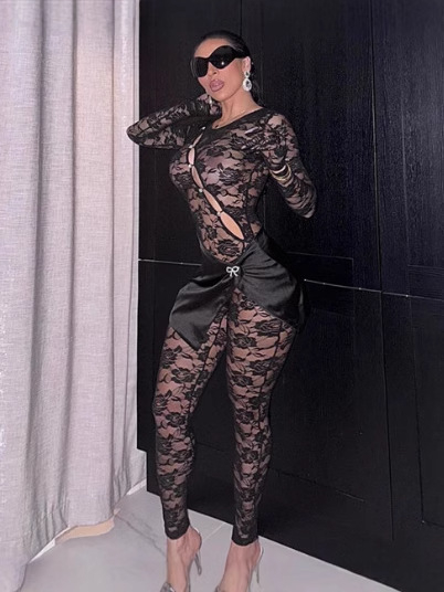 Δαντελένιος ολόσωμος με διάτρητο σχέδιο, στρογγυλός λαιμός, μακριές μανίκες, στενή γραμμή, χαμηλή μέση