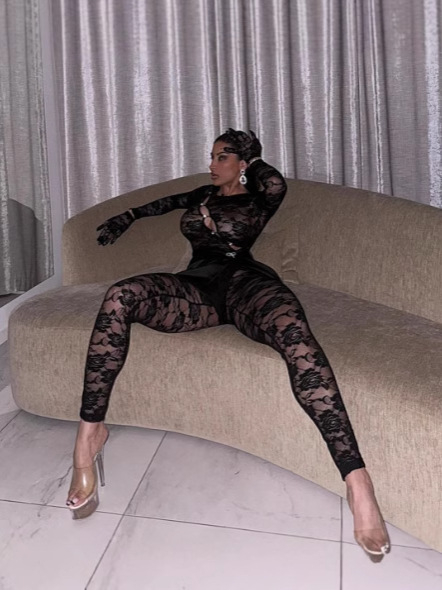 Δαντελένιος ολόσωμος με διάτρητο σχέδιο, στρογγυλός λαιμός, μακριές μανίκες, στενή γραμμή, χαμηλή μέση