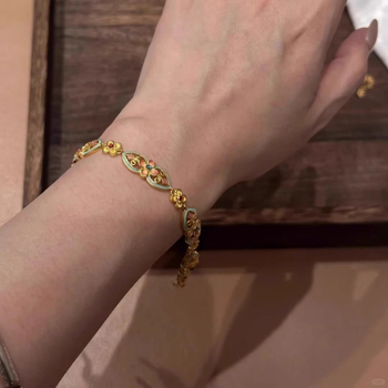 Szív alakú karkötő, ötvözetből, elektroplattálással készült bevonat, nőies koreai stílusú dizájn (Anyag: ötvözet; Forma: szív; Feldolgozás: elektroplattálás; Stílus: nőies, koreai)