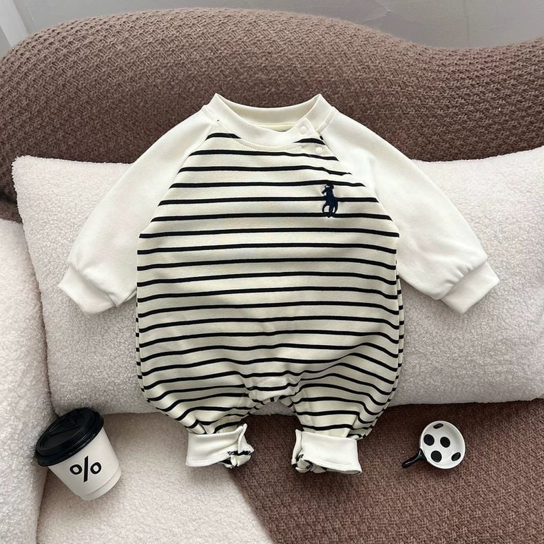 Baby kombinezon – dugi rukav, 90% pamuk, proljetni unisex model, prednje kopčanje u jedan red kopči, bez kapuljače