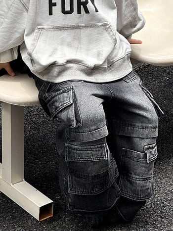 Fiúknak szóló koreai stílusú farmer, 62% pamut, középmagas derekú, elasztikus derékrész, enzimes mosás, puha felület