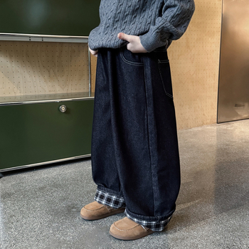 Kisfiúknak szóló koreai stílusú denim farmernadrág, rácsmintás, fleece bélés, csillag hímzés