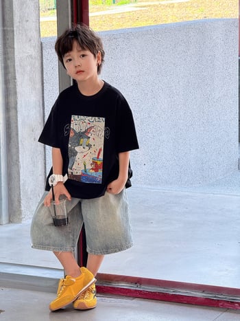 Gyerekeknek szóló farmer rövidnadrág, homokmosott, laza fazon, 70% pamut, 30% poliészter, középső derék, elasztikus öv, 3–8 éveseknek