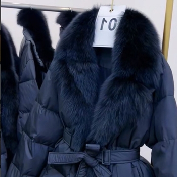 Ženski kaput s pamukovim punjenjem, polo ovratnik, jednostruko kopčanje, dugi rukavi, poliester materijal
