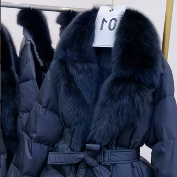 Ženski kaput s pamukovim punjenjem, polo ovratnik, jednostruko kopčanje, dugi rukavi, poliester materijal