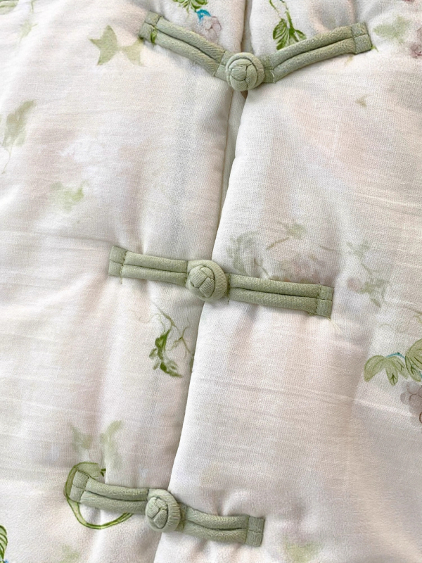 Zimska pamučna jakna s punjenjem od pamuka, labave siluete, dugi rukavi, stojeći ovratnik, debeli nadjev, cvjetni uzorak