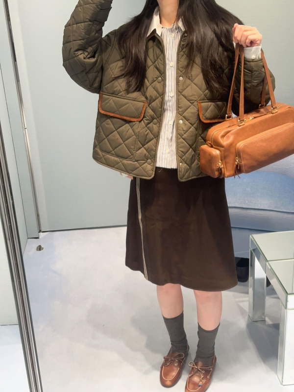 Ženska pamučna jakna s opuštenim krojem, color-block patchwork, ovratnik turn-down, prednje kopčanje na gumbe, srednja debljina