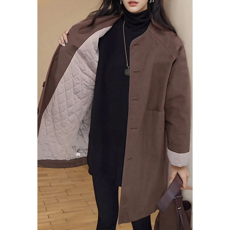 Памучно подплатено палто: Chenille плат, пълнеж коприна-памук (полиестер), главна тъкан спандекс, средна дължина 65–80 см, поло яка