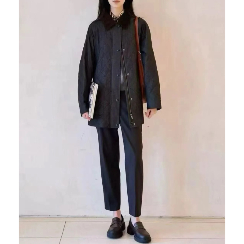 Ženska corduroy jakna s pamučnom punom, polo ovratnik, dugi rukavi, opušten kroj, kopčanje na jedan red gumba