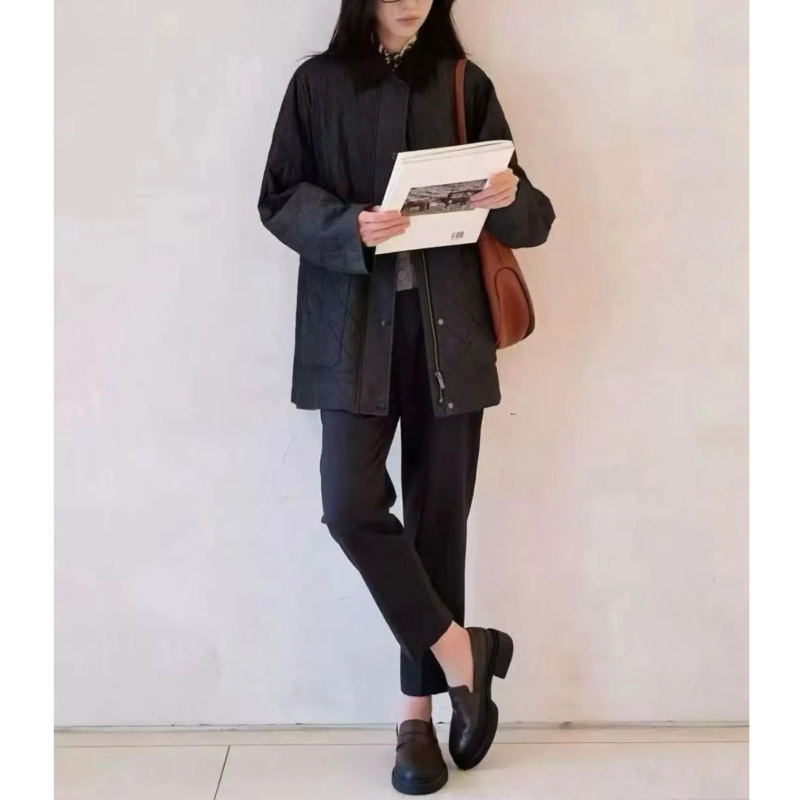 Ženska corduroy jakna s pamučnom punom, polo ovratnik, dugi rukavi, opušten kroj, kopčanje na jedan red gumba