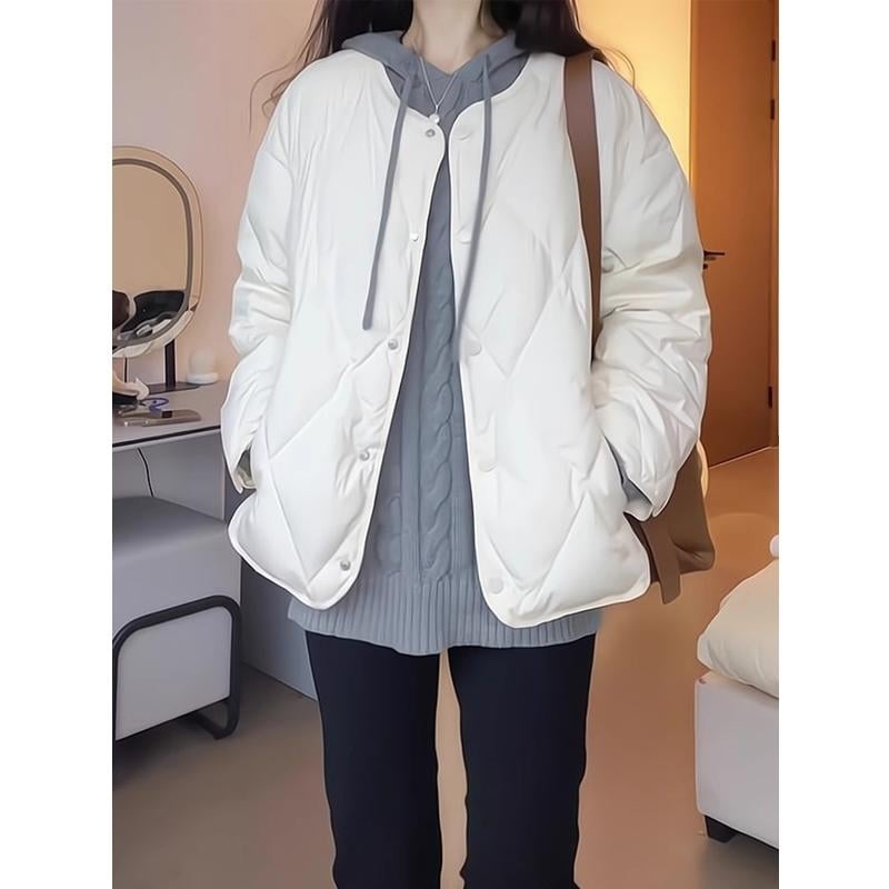 Jakna s pamukom i punjenjem od chenille tkanine, zatvara se zipom, ultra kratka duljina, polo ovratnik; punilo: imitacija svile i pamuka